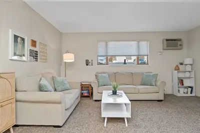 Image de Chic Central Nook in Great Falls