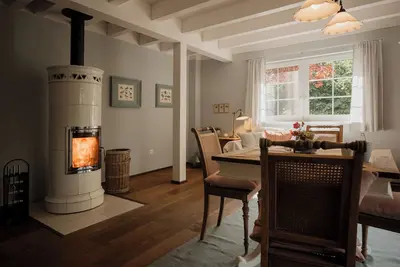 Image de Charming Cottage with Garden and Fireplace
