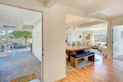 Image de Wine Country Yountville Farmhouse - 7100 Silverado Trail