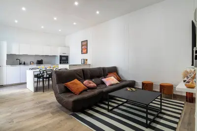 Image de Jaspe flat, T4 de charme avec exterieur