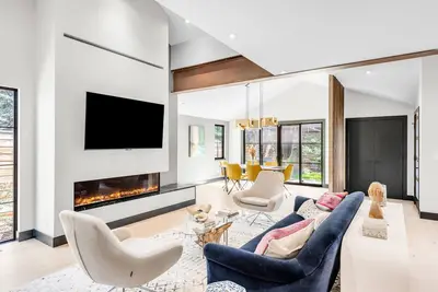 Image de Modern Luxury Home Convenient to Downtown & Pearl