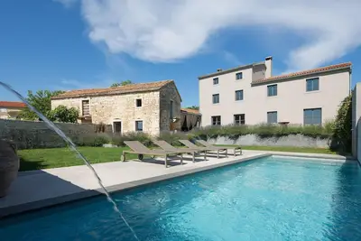 Image de Superbe maison Ă Tinjan avec WiFi