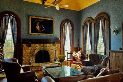 Image de Country Mansion Estate with 5 Bedrooms 60 acres & lakes W Resort-style Pool