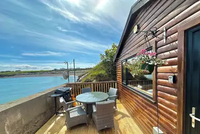 Image de Cosy Portmor Log Cabin - Waterfront & Pet Friendly
