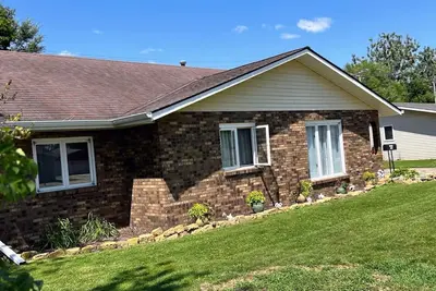 Image de 3 bedroom ranch, sleeps 9, with Ac, WiFi, and impeccable cleanliness.