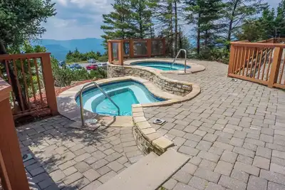 Image de Rimfire 303: 1 Br. Sleeps 4 Walking Distance to skiing, shops