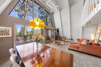 Image de Misty Cabin by Tahoe Getaways-2 Br at Tahoe Donner - Ski Lease, Hot Tub