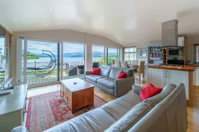 Lakefront Lodge with direct lake access - Fallbarrow Park, Bowness