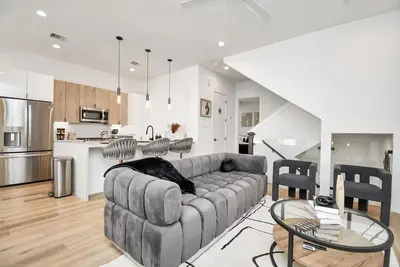 Image de Château de Amour: Exquisite Townhouse - Medical Center/Downtown Htx