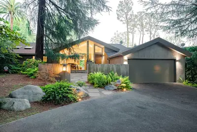 Image de Modern MidCentury Oasis in La Cañada Flintridge with Pool/HotTub, Ac, WiFi, more