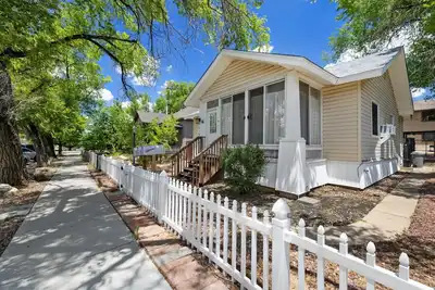 Image de This charming 1919 build offers a delightful blend of historic character and modern comforts, mak. . .