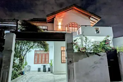 Image de Rooftop Garden - 3 Bedrooms - Parking - 10minBeach