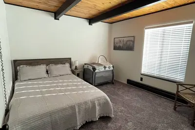 Image de Cozy 4-bedroom cabin near Yosemite with WiFi close to downtown Groveland