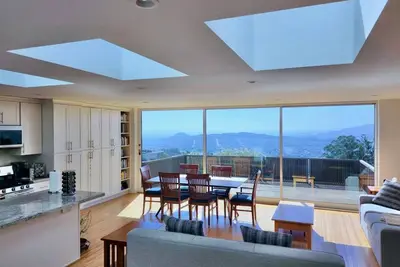 Image de Stunning Upper Noe Valley luxury home w\/ Bay views