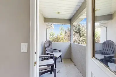 Image de Charming home w\/ mountain views, private backyard with hot tub