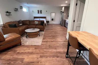 Image de Brand New bungalow Ac & WiFi in Kelso, 2 parking spots, with Ev Charger & Sauna
