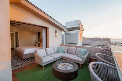 Image de 3 Br, Roof Deck, Ocean Views, Hot Tub, Beach Block