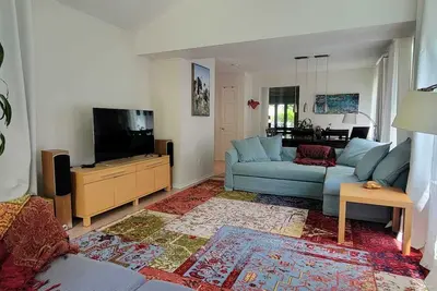 Image de Charming 3 Bdrm house private garden minutes from dwtn Ottawa and Gatineau park