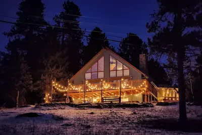 Image de Evergreen Retreat - Private Hot Tub & Mountain Views