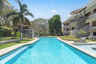 Image de 5-minute Walk to Beach & Town - Huge Pool & Community Areas - Gated Complex