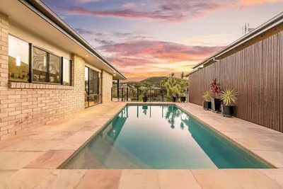 Image de Caba17 Waterfront home with a pool!
