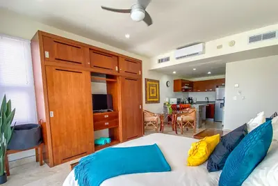 Image de Garden view studio with beach access and pool, Ac, and WiFi!