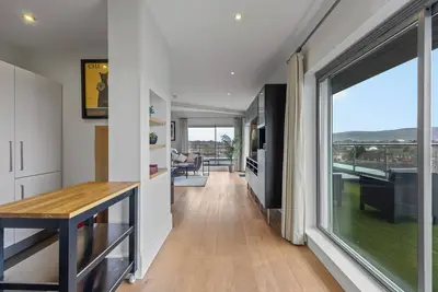 Image de Absolutely Stunning 3 Br Home - Sleeps 7