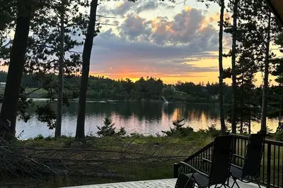 Image de Waterfront Lodge. Pet friendly. Breathtaking Sunsets!