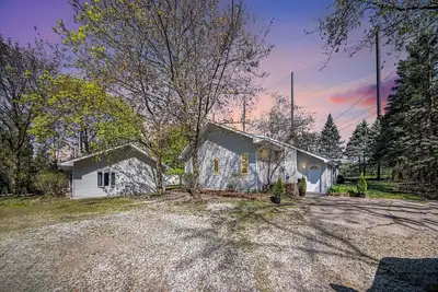 Image de 3-bedroom house with Ac and WiFi within walking distance of The Big House!