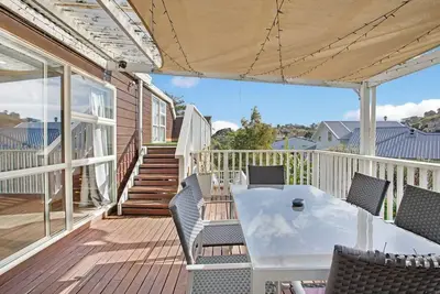 Image de Glen's Hidden Gem with Parking and Deck