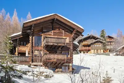 Image de Chalet Vilâzo by Mrs Miggins est un superbe chalet luxueux situé au centre du village alpin historiq