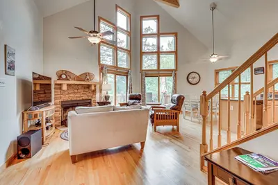'Peeking Pines' A-Frame Cabin in Bryce Resort!