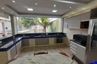Image de Large beach house with pool