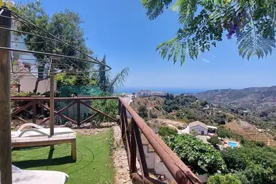 Image de Cozy apartment with private garden and outdoor shower and sea view