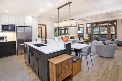 Image de Crbc - Ski In/Out, Snow Cloud Lodge, Hot Tub, walk Ritz Carlton Pool & Fitness