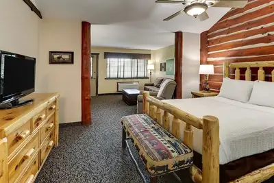 Image de Family-Friendly Haven w\/ Indoor\/Outdoor Pool, Near Downtown La Crosse