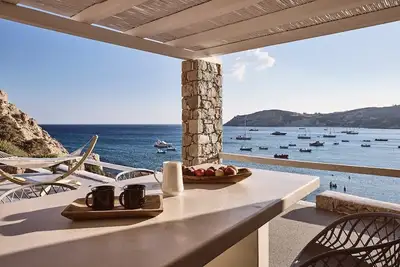 Image de Thrilling Milos Villa | Villa Sauron | 2 Bedrooms | Breathtaking Sea Views | Spacious Furnished Terrace with Shaded Outdoor Dining Area | Private Garden | Provatas