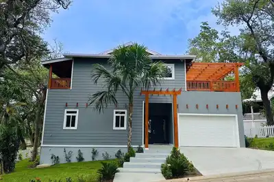 Image de Blue Paradise House, Lawson Rock