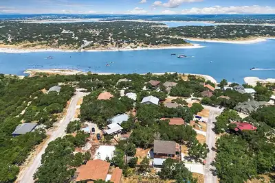Image de Peaceful🏘️Hillcrest Forest Retreat with King🛌 and Spacious Kitchen, 🦮Friendly