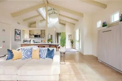 Image de Brand New Cliff May Inspired Santa Ynez Luxury Barn with Hot Tub, WiFi, Ac