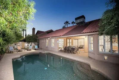 Image de Stylish & Sunny with Heated Pool in the Foothills!