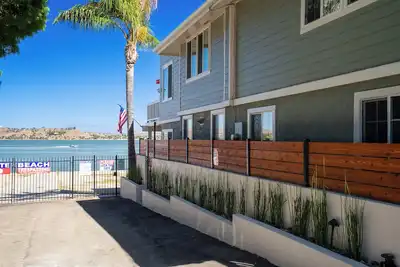 Image de Gorgeous Lake Front Home w/ Boat access Unit 1