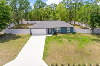 Newly Build home! Near Rainbow lakes, Wec with WiFi Bbq grill, Firepit in Dunnellon