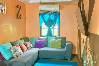 Image de Island Style Home, low key rental