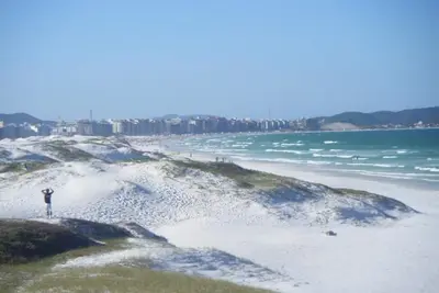 Image de Large 2-bedroom apartment, 5 min. walk to beach, free WiFi. Ideal for family.
