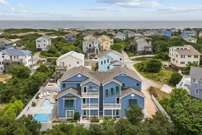 Image de 1892 - Carolina Bliss, 12 Bedroom Corolla Ocean Sands Pet Friendly Property with Private Pool