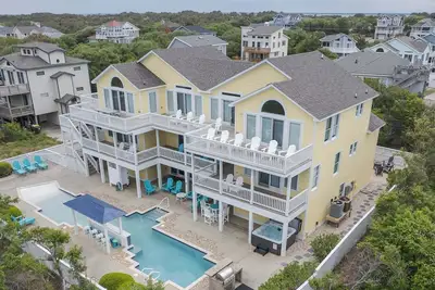 Image de 1893 - Twelve is Enough, 12 Bedroom Corolla Property with Private Pool
