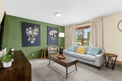 Image de Jeff 2 · 2Bed BloNo Gem: Near Rivian & Statefarm Offices