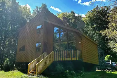 Image de Shambhala Mountain Retreat: A chalet surrounded by forest. Relax & unwind!