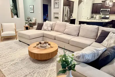 Image de Luxury Modern Farmhouse with Theater, and Chefs Kitchen